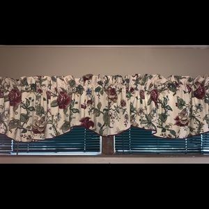 Window scalloped edge Valance set of 3